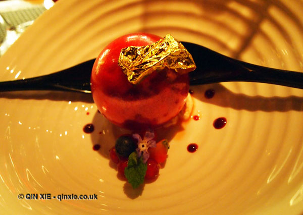 Red berry cream sphere, l'Atelier de Joel Robuchon, London