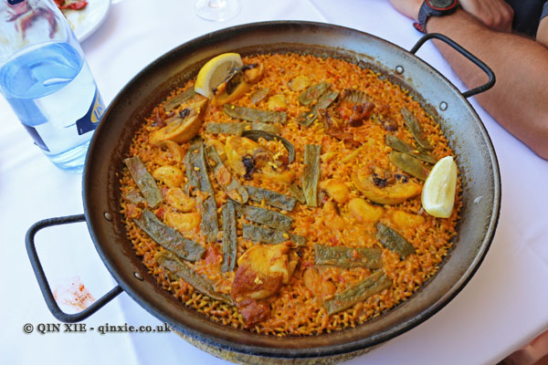 Pepica paella (Pepica's paella, made with chicken), La Pepica, Valencia