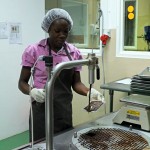 Making bars with tempered chocolate, Diamond Chocolate Factory