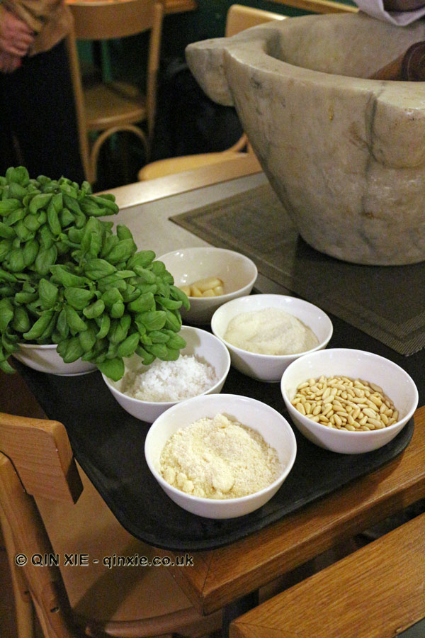 Pesto ingredients, Ristorante Il Genovese, Liguria