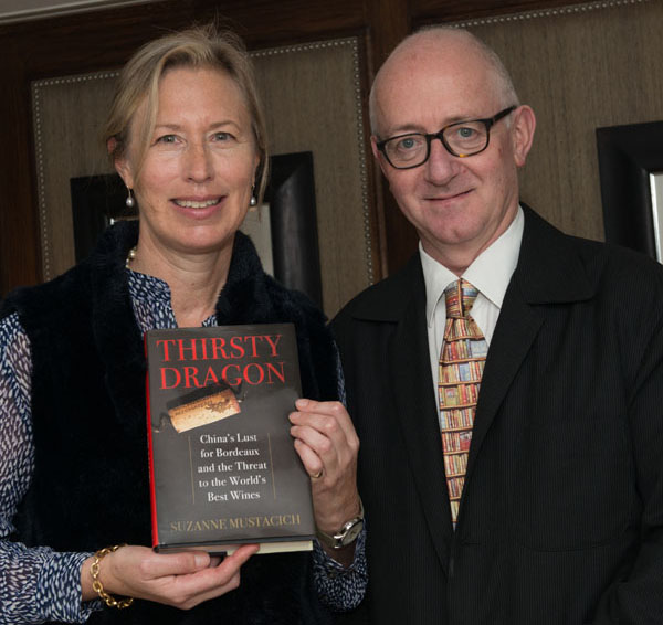 Andre Simon 2015 drink book winner Suzanne Mustacich with Acting Chairman Nicholas Lander